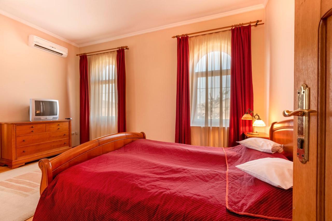 Hotel Denis Daneş Zewnętrze zdjęcie