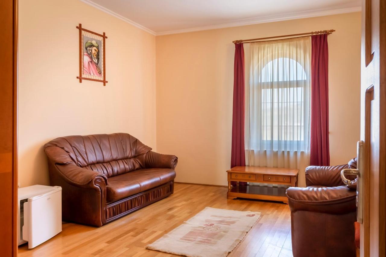 Hotel Denis Daneş Zewnętrze zdjęcie