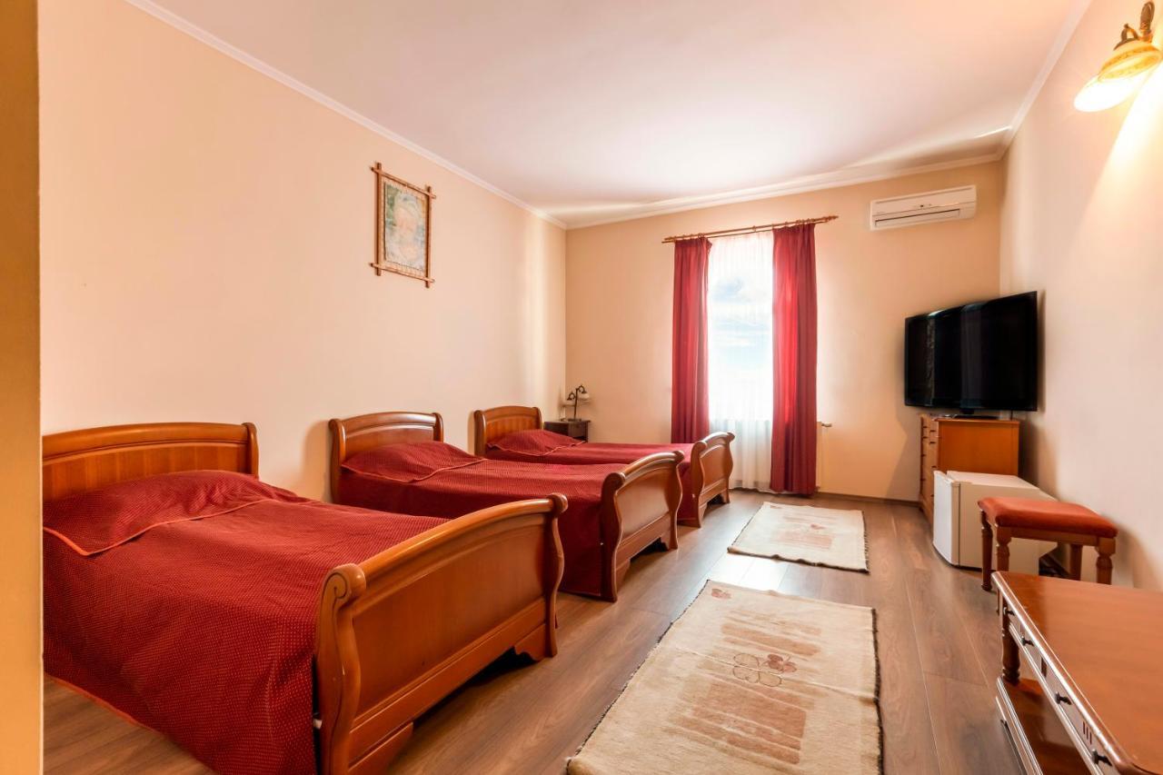 Hotel Denis Daneş Zewnętrze zdjęcie